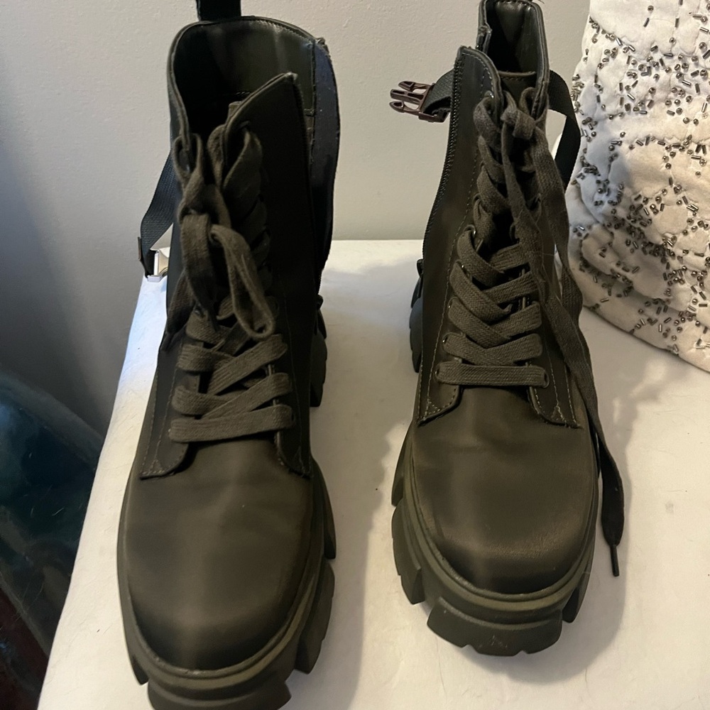Steve Madden Women's Green Lace Up Boots